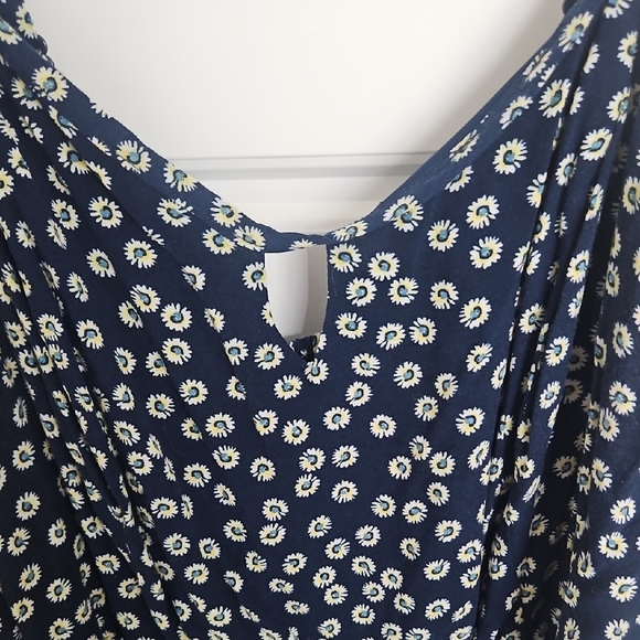 AUW Blue and White Floral Patterned Top - Picture 2 of 5